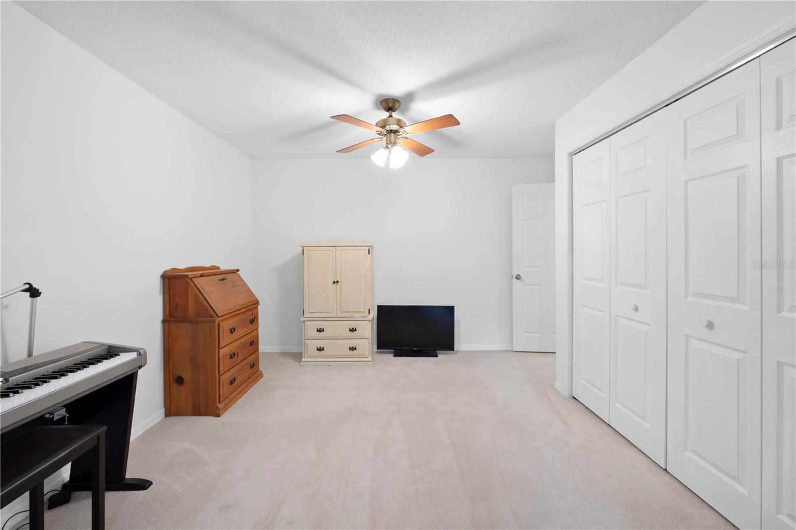 Listing photo id 59 for 27091 Country Oak Drive