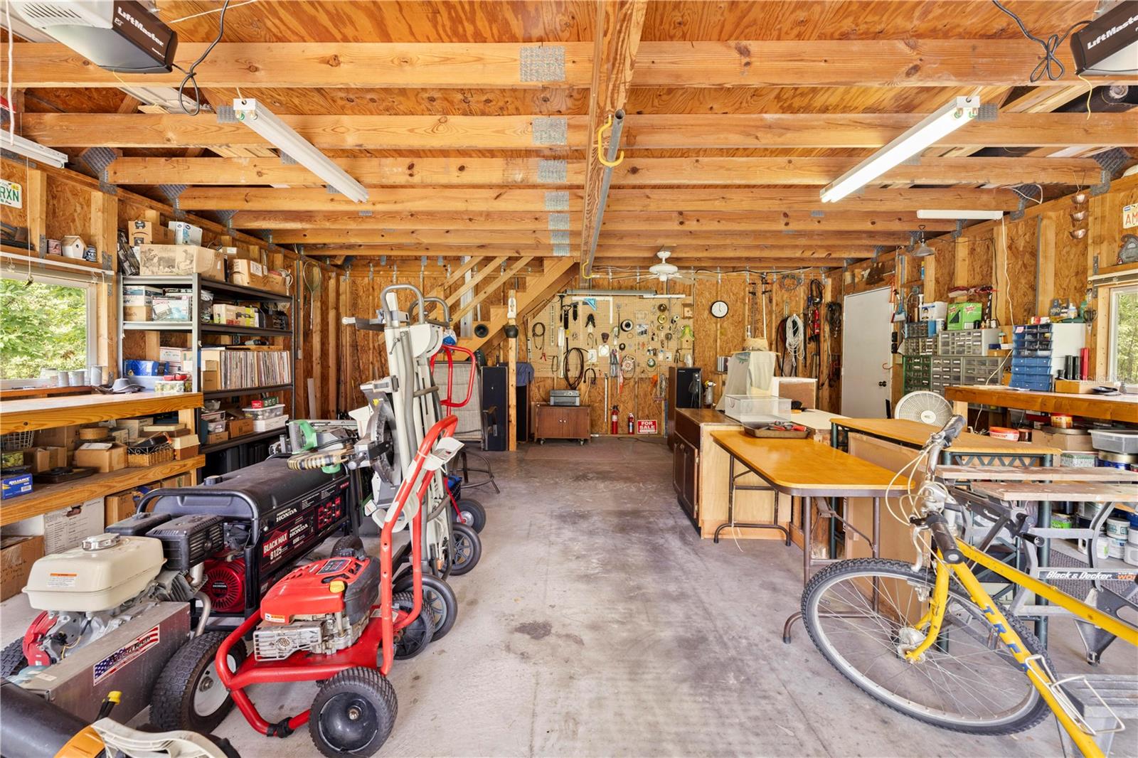 Listing photo id 70 for 27091 Country Oak Drive