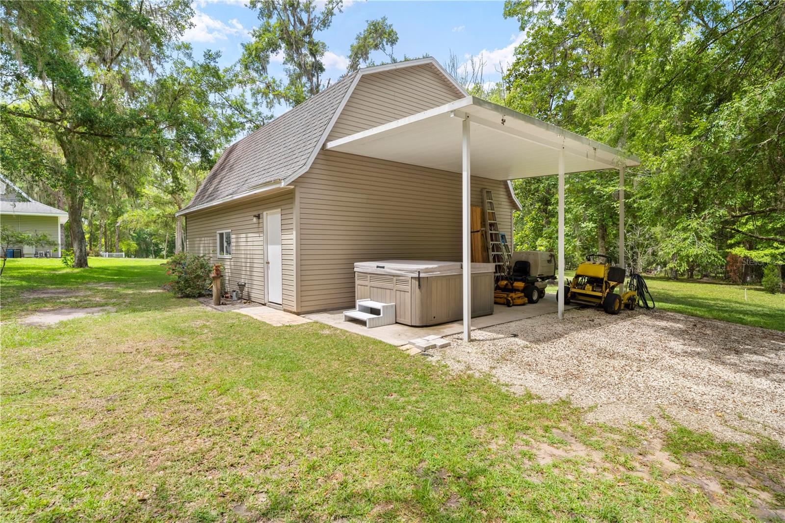 Listing photo id 76 for 27091 Country Oak Drive