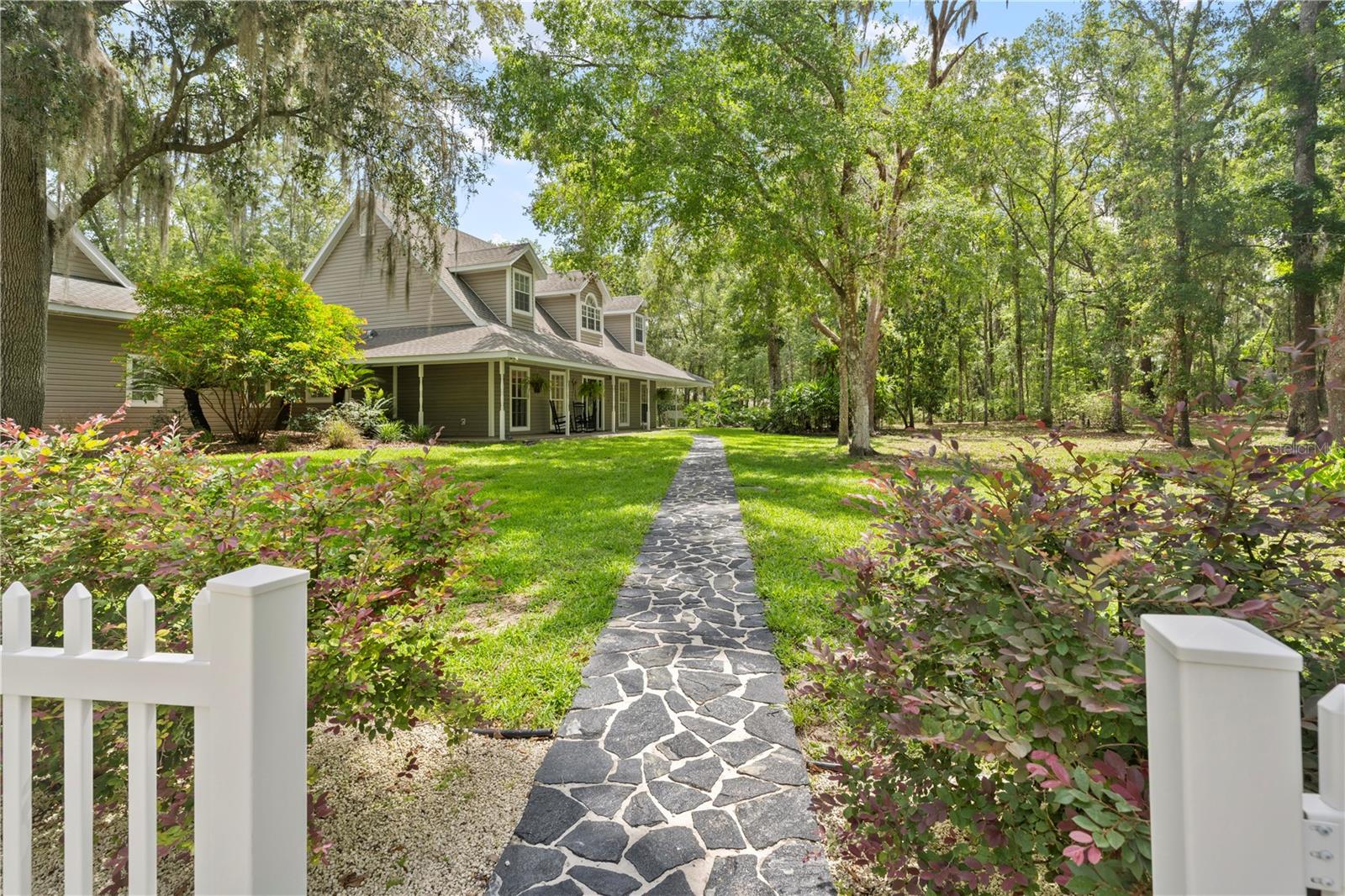 Listing photo id 6 for 27091 Country Oak Drive