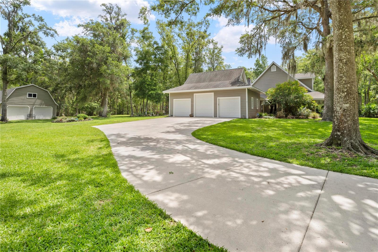 Listing photo id 80 for 27091 Country Oak Drive