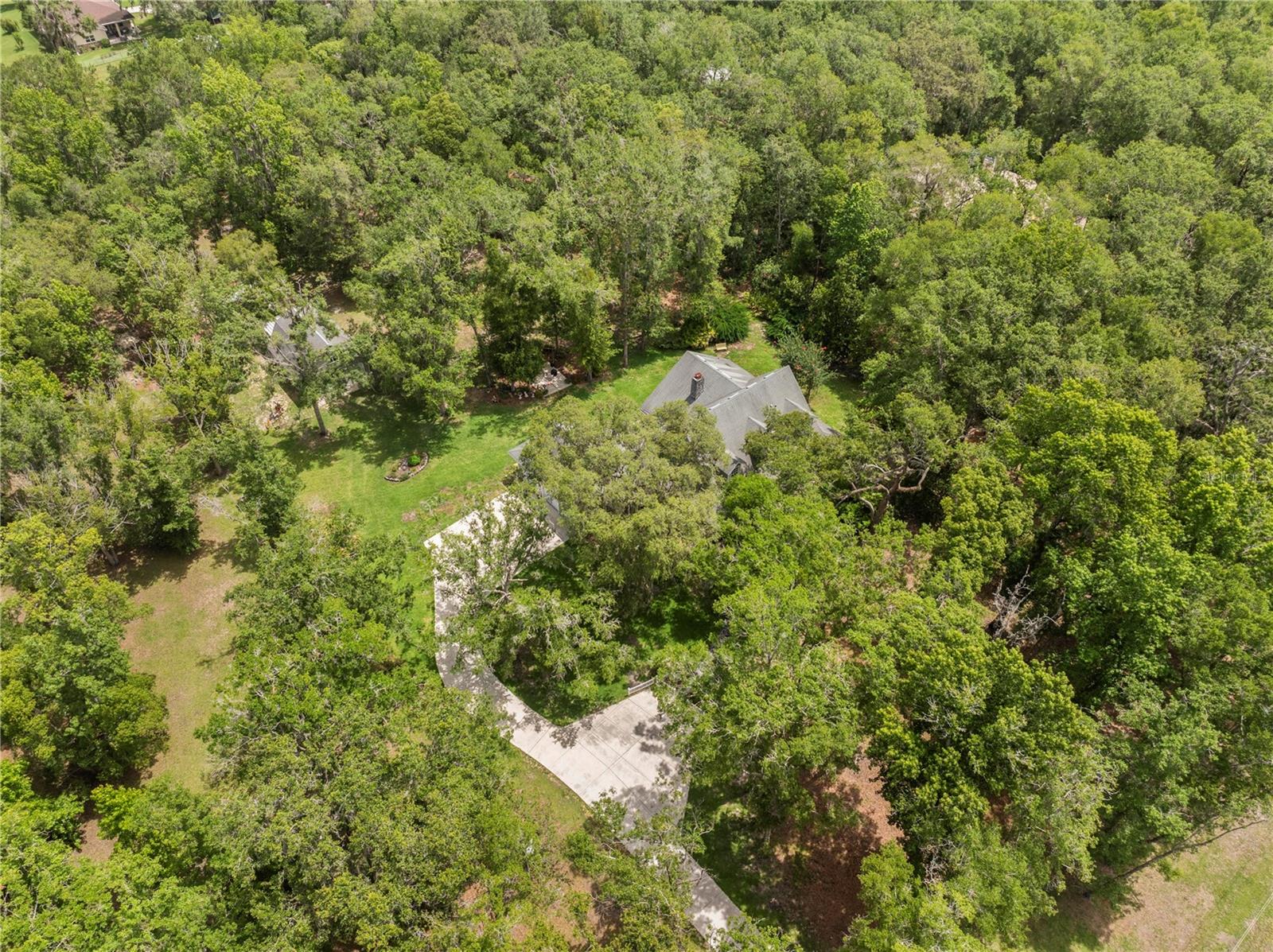 Listing photo id 87 for 27091 Country Oak Drive
