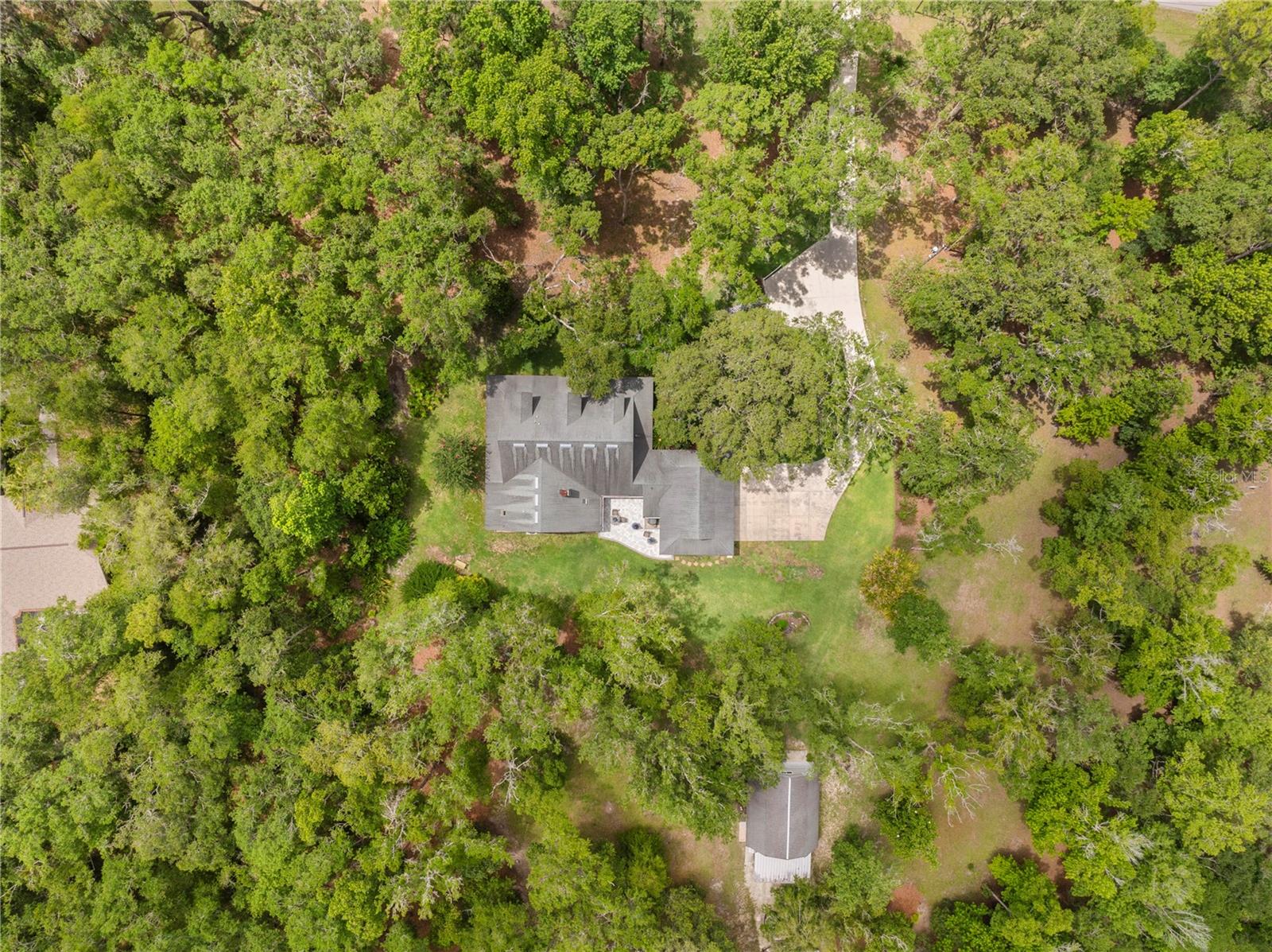 Listing photo id 94 for 27091 Country Oak Drive