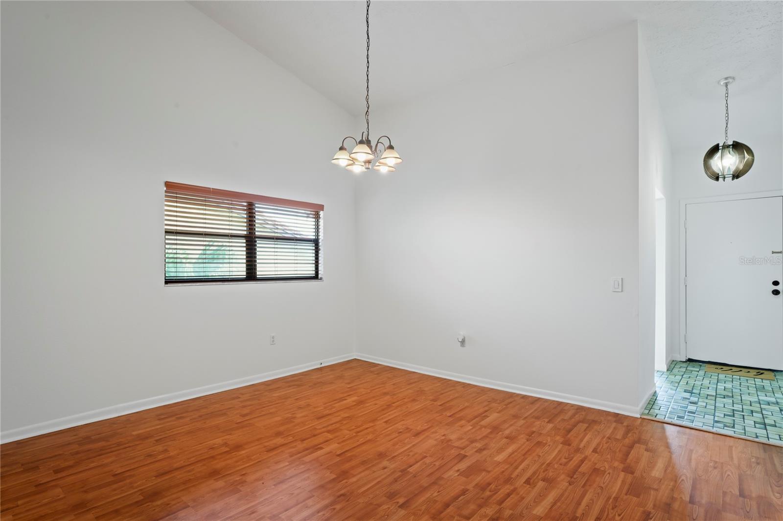 Listing photo id 14 for 8550 Shadblow Court 10
