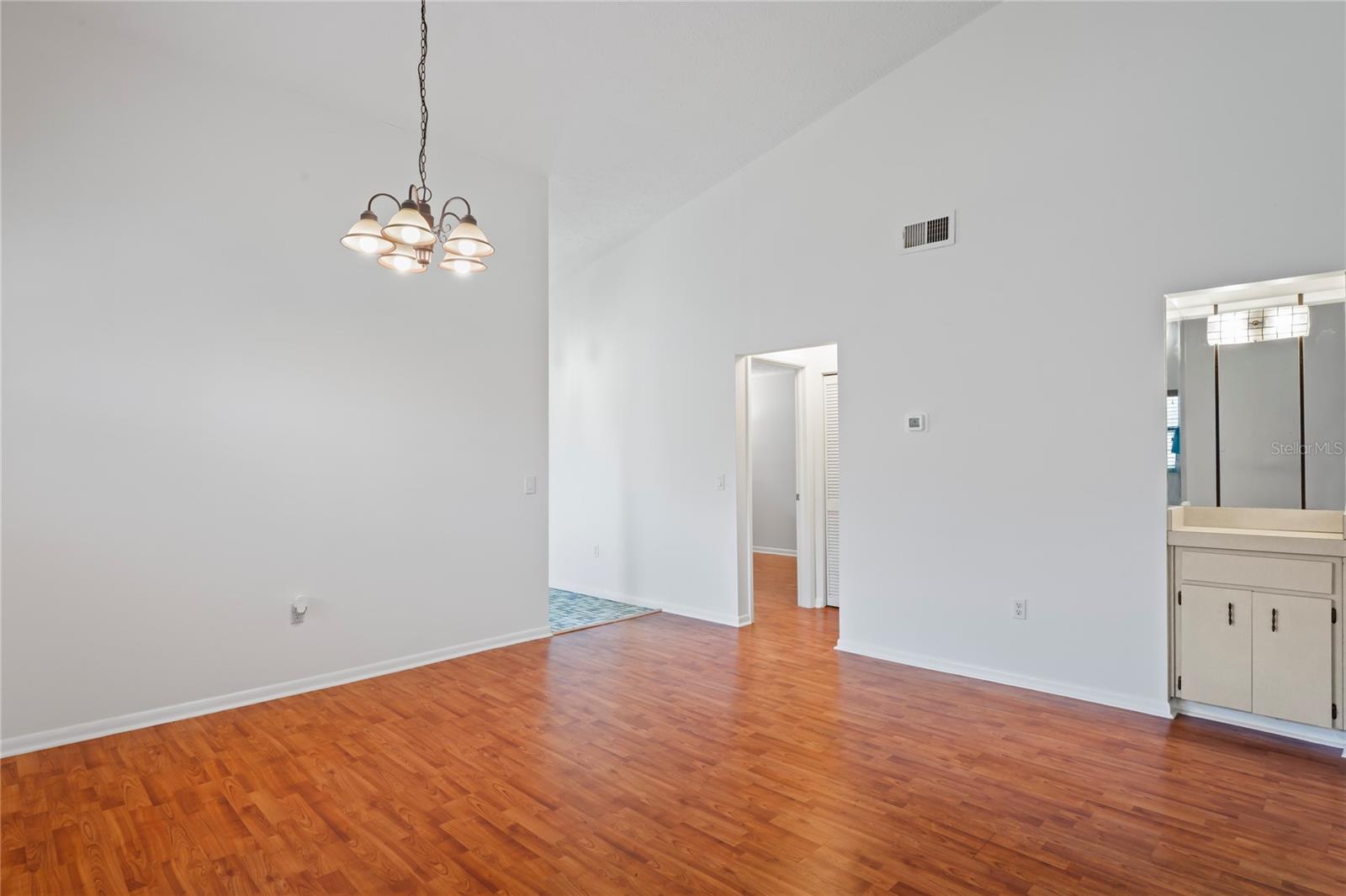 Listing photo id 15 for 8550 Shadblow Court 10