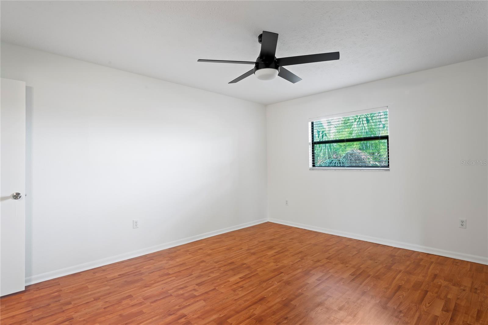 Listing photo id 17 for 8550 Shadblow Court 10