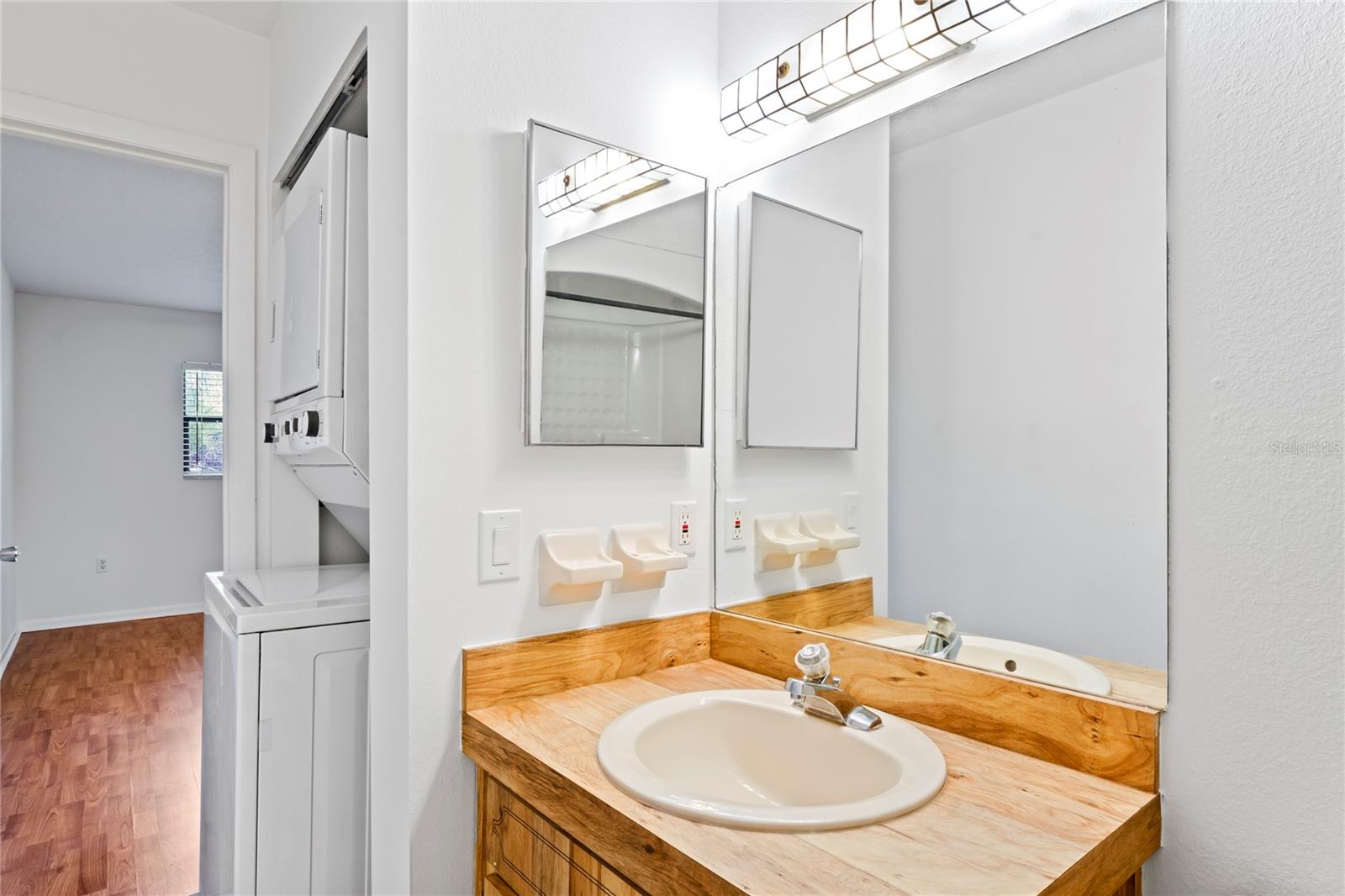 Listing photo id 21 for 8550 Shadblow Court 10