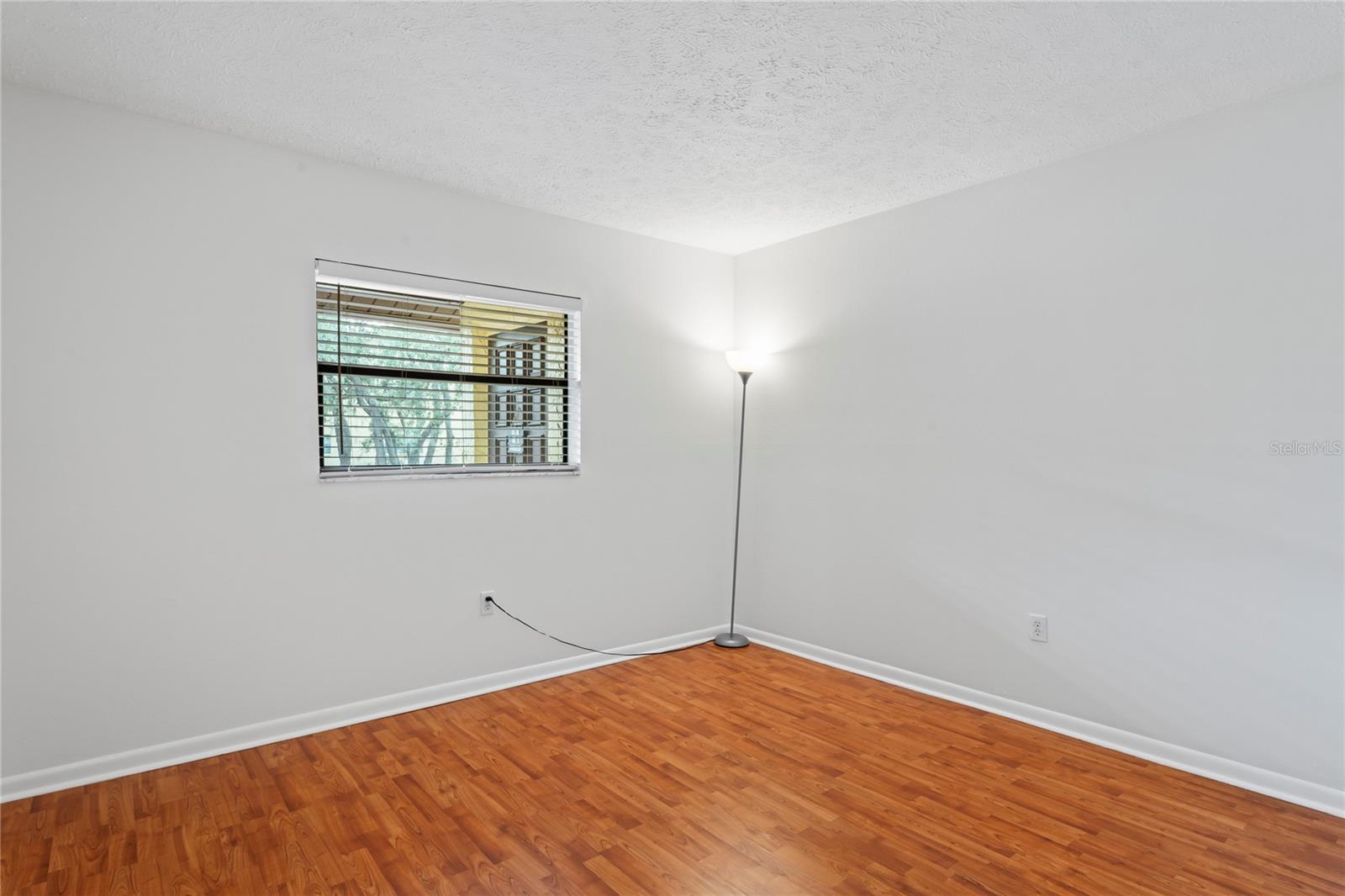 Listing photo id 23 for 8550 Shadblow Court 10