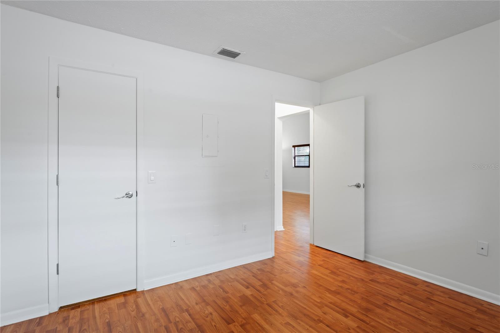 Listing photo id 24 for 8550 Shadblow Court 10