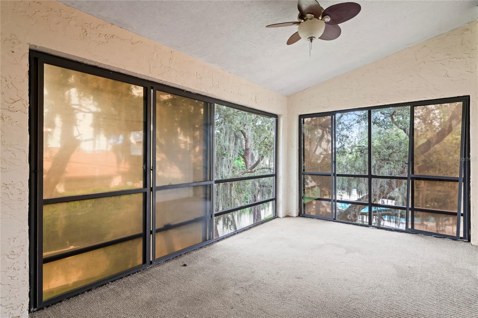 Listing photo id 29 for 8550 Shadblow Court 10