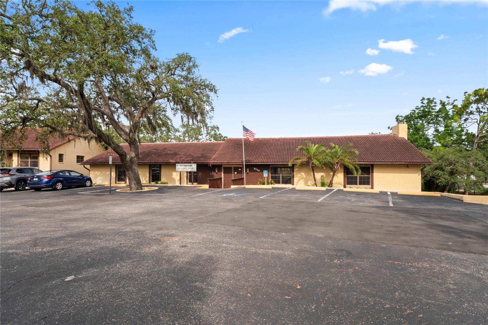 Listing photo id 32 for 8550 Shadblow Court 10
