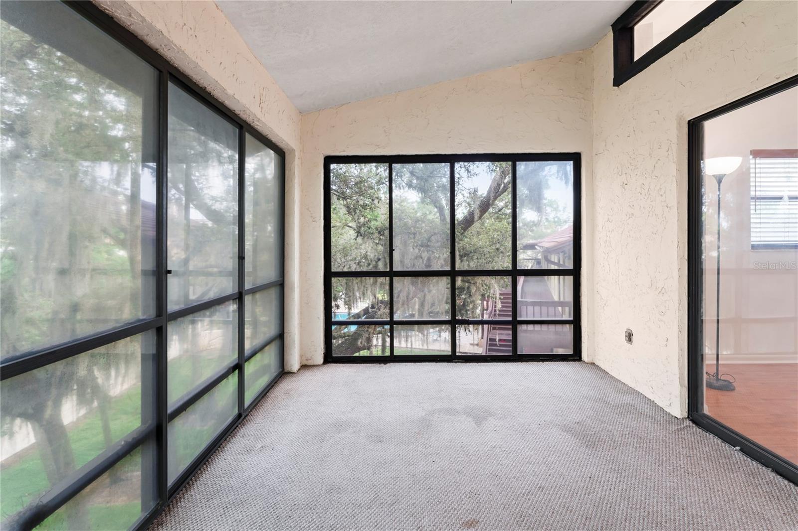 Listing photo id 4 for 8550 Shadblow Court 10