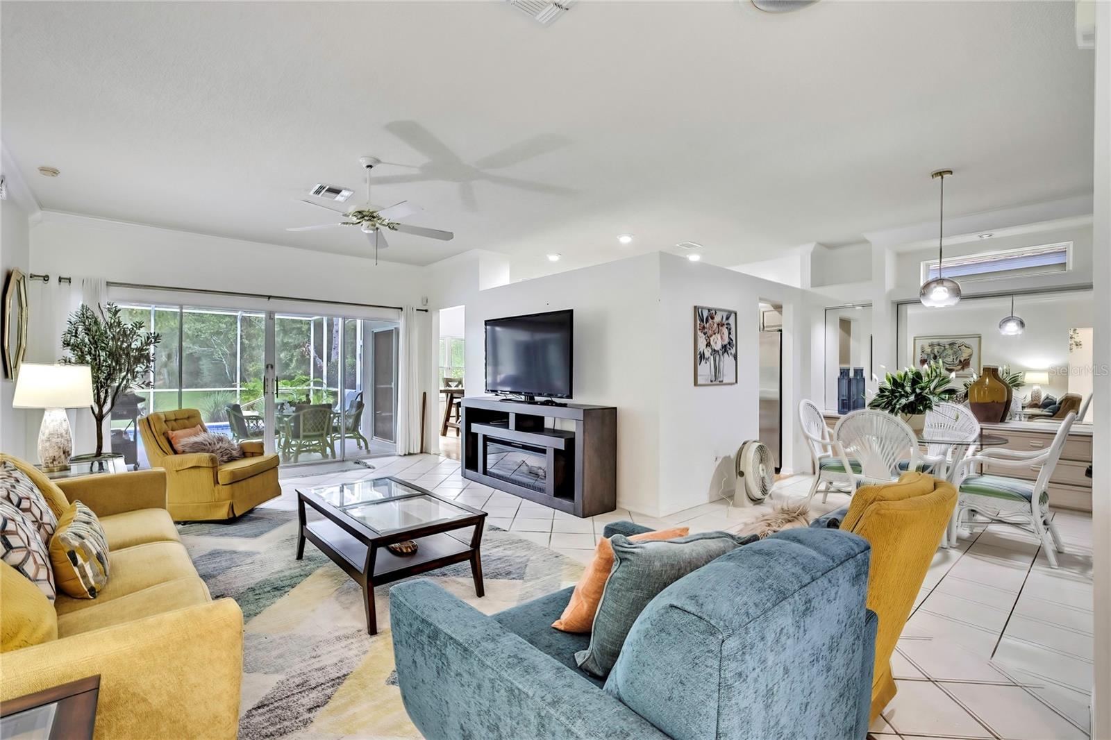 Image 4 of 28 For 10093 Holly Berry Drive