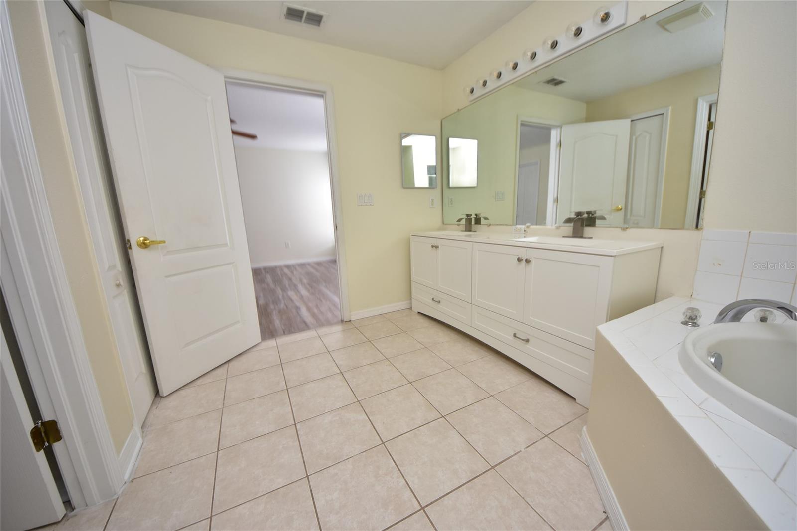 Image 21 of 37 For 15160 Durango Circle