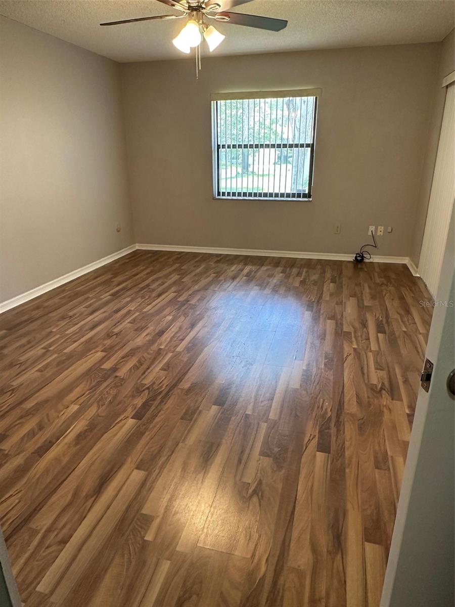 Listing photo id 8 for 10301 Ravines Drive