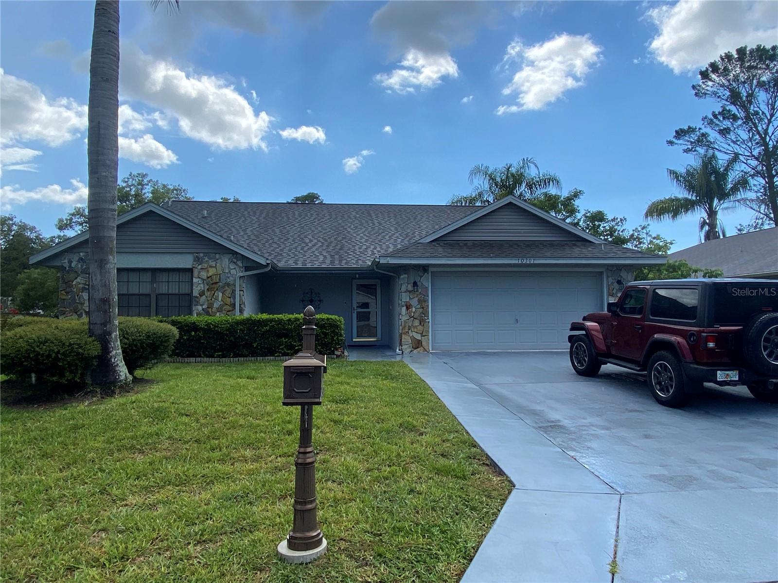 Listing photo id 13 for 10301 Ravines Drive