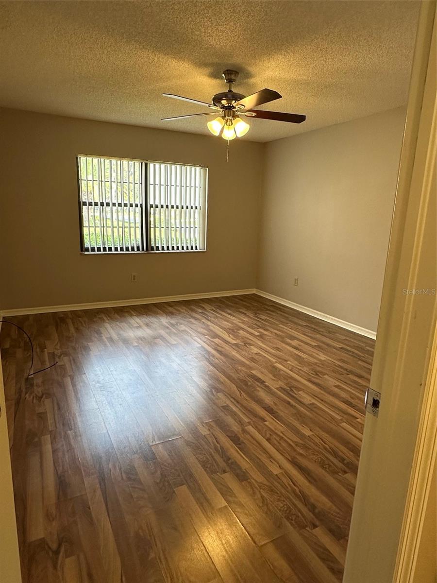 Listing photo id 6 for 10301 Ravines Drive