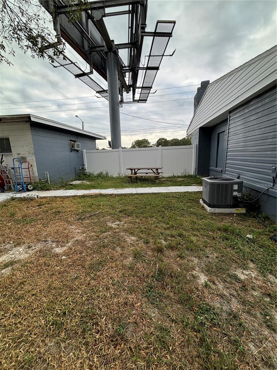 Listing photo id 37 for 15535 Cortez Boulevard