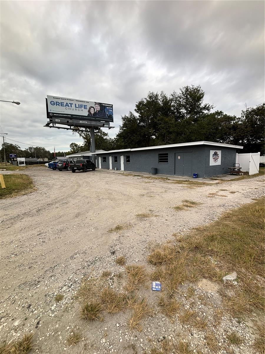 Listing photo id 2 for 15535 Cortez Boulevard