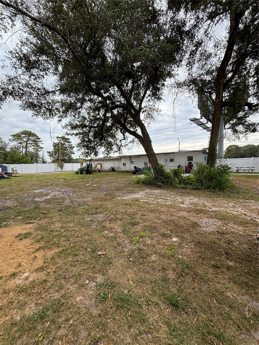 Listing photo id 38 for 15535 Cortez Boulevard