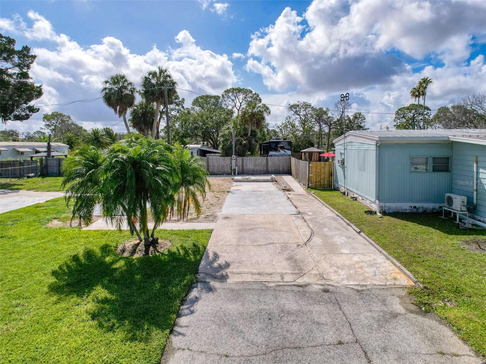 Image 9 of 32 For 6836 Edgewater Drive