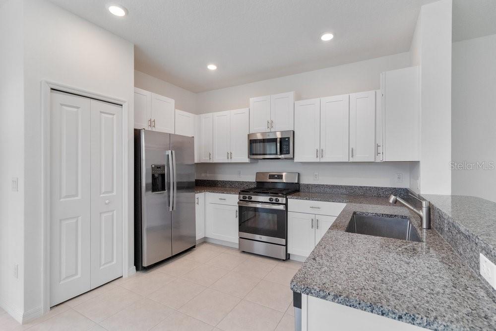 Image 11 of 31 For 8305 Crescent Oaks Drive