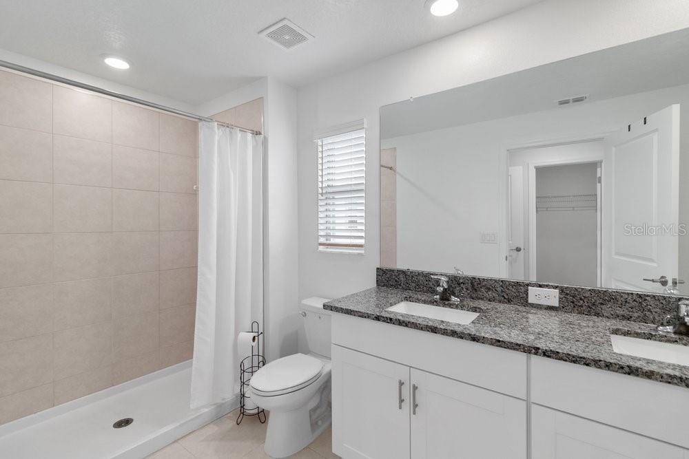 Image 19 of 31 For 8305 Crescent Oaks Drive