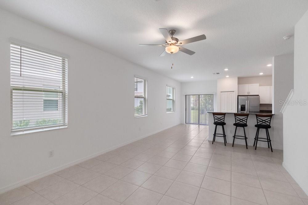 Image 4 of 31 For 8305 Crescent Oaks Drive
