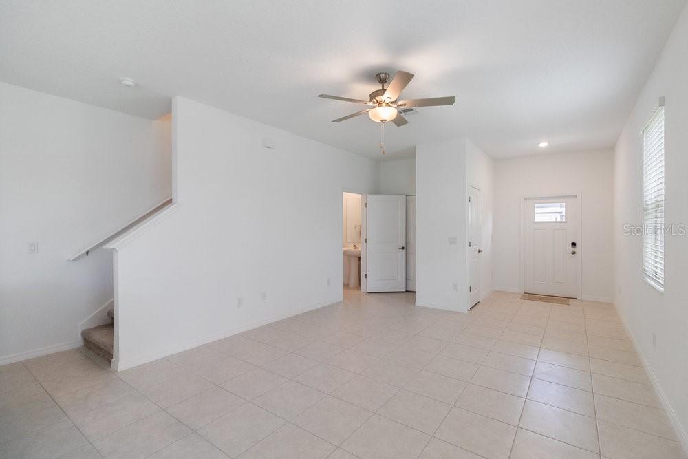 Image 7 of 31 For 8305 Crescent Oaks Drive