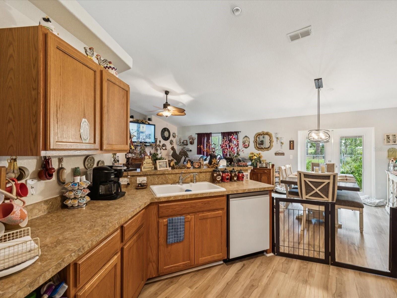 Image 21 of 64 For 12229 Barnevelde Road