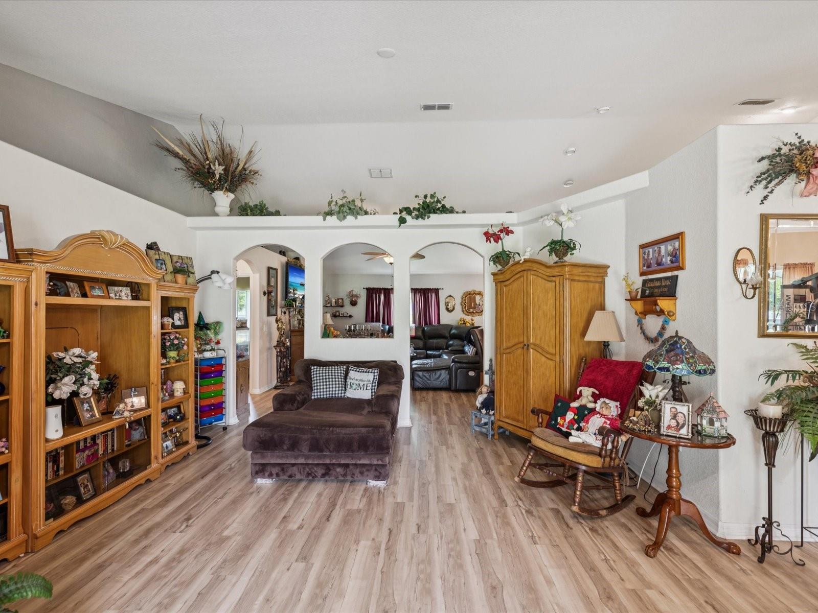 Image 4 of 64 For 12229 Barnevelde Road