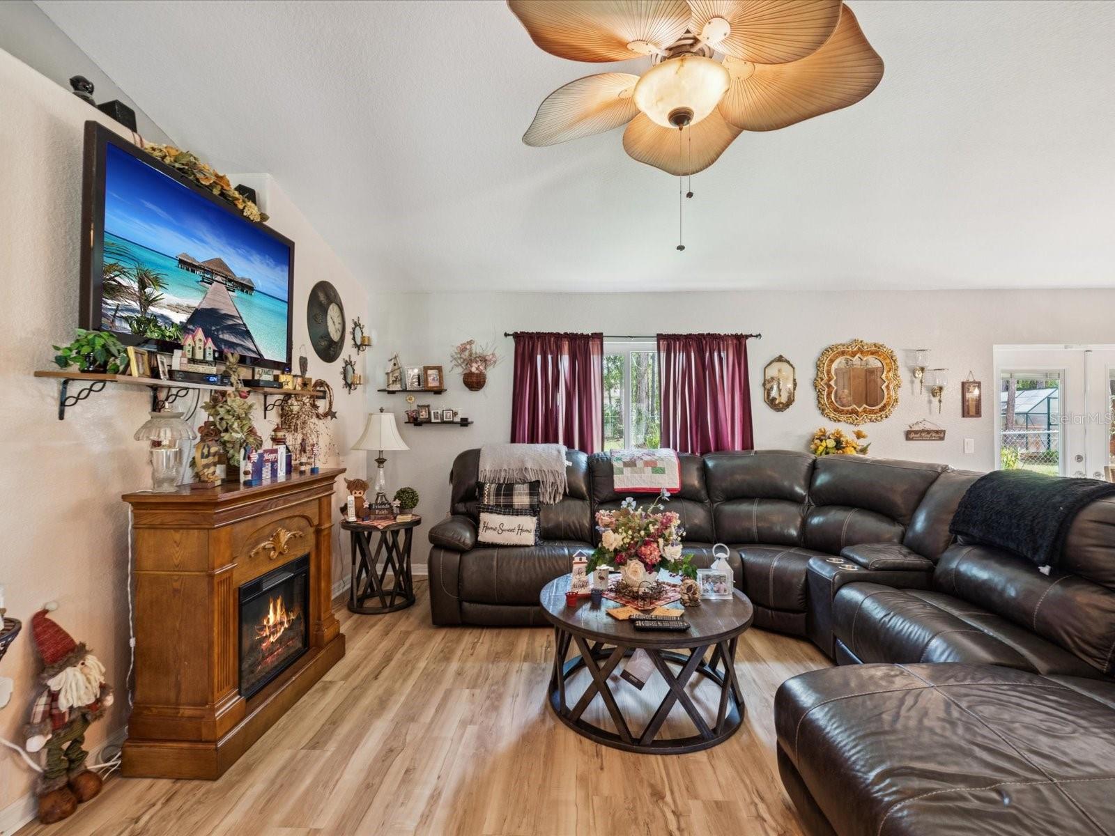Image 8 of 64 For 12229 Barnevelde Road