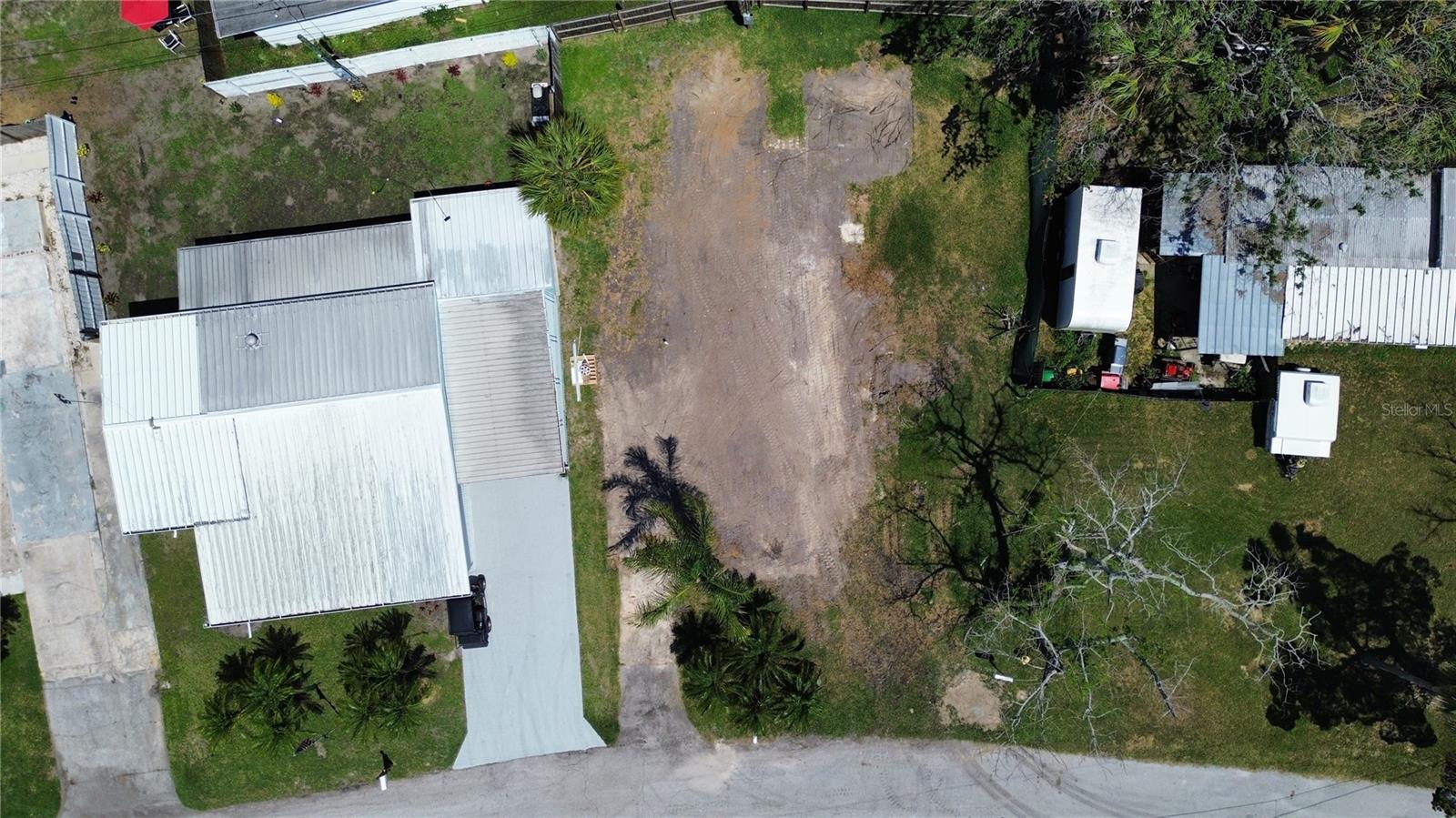 Listing photo id 4 for 6828 Edgewater Drive