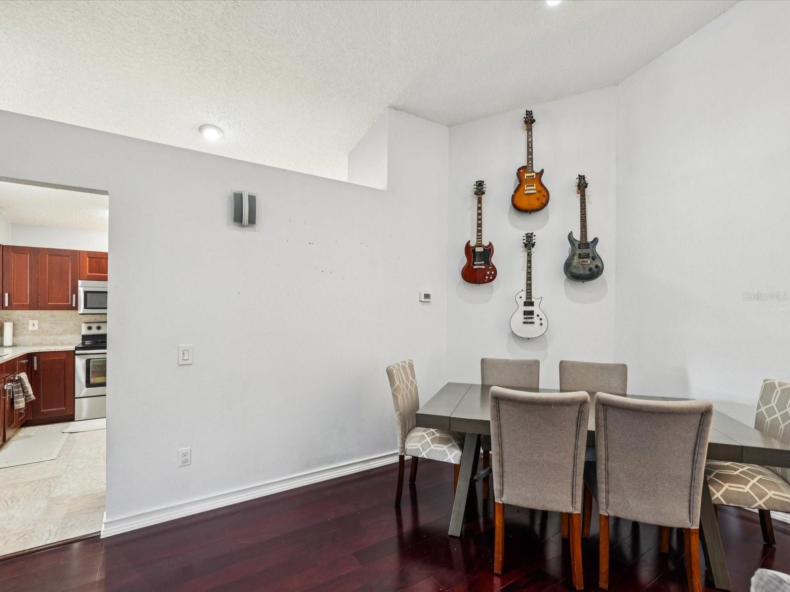 Image 16 of 55 For 4716 Wolfram Lane