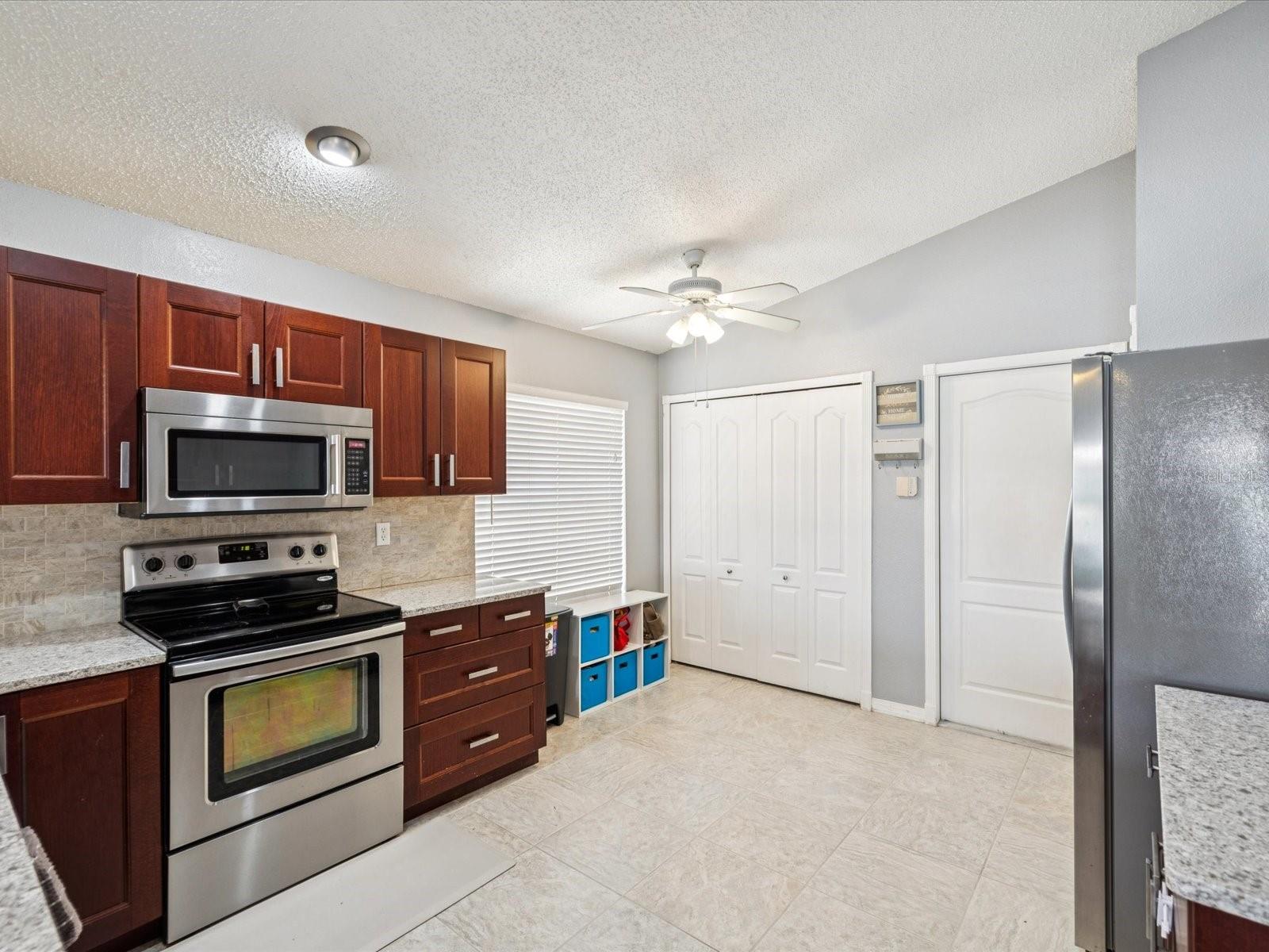 Image 18 of 55 For 4716 Wolfram Lane