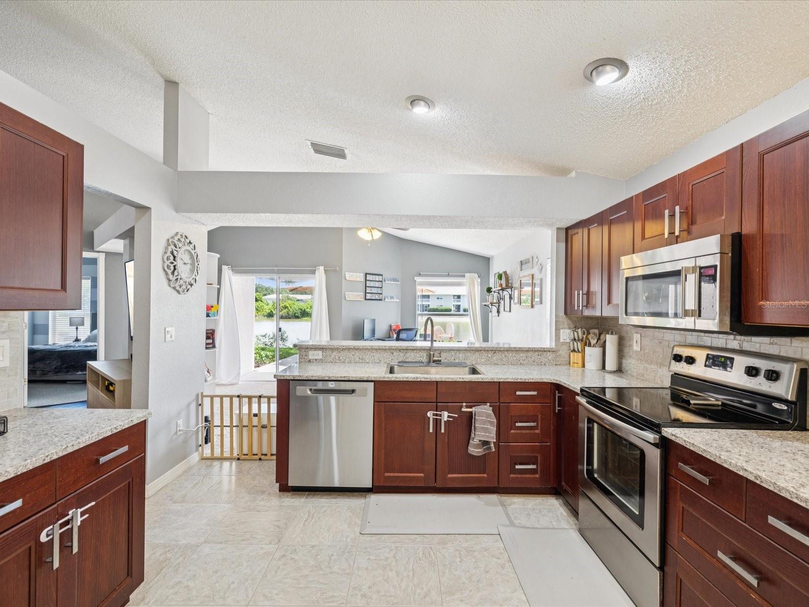 Image 20 of 55 For 4716 Wolfram Lane