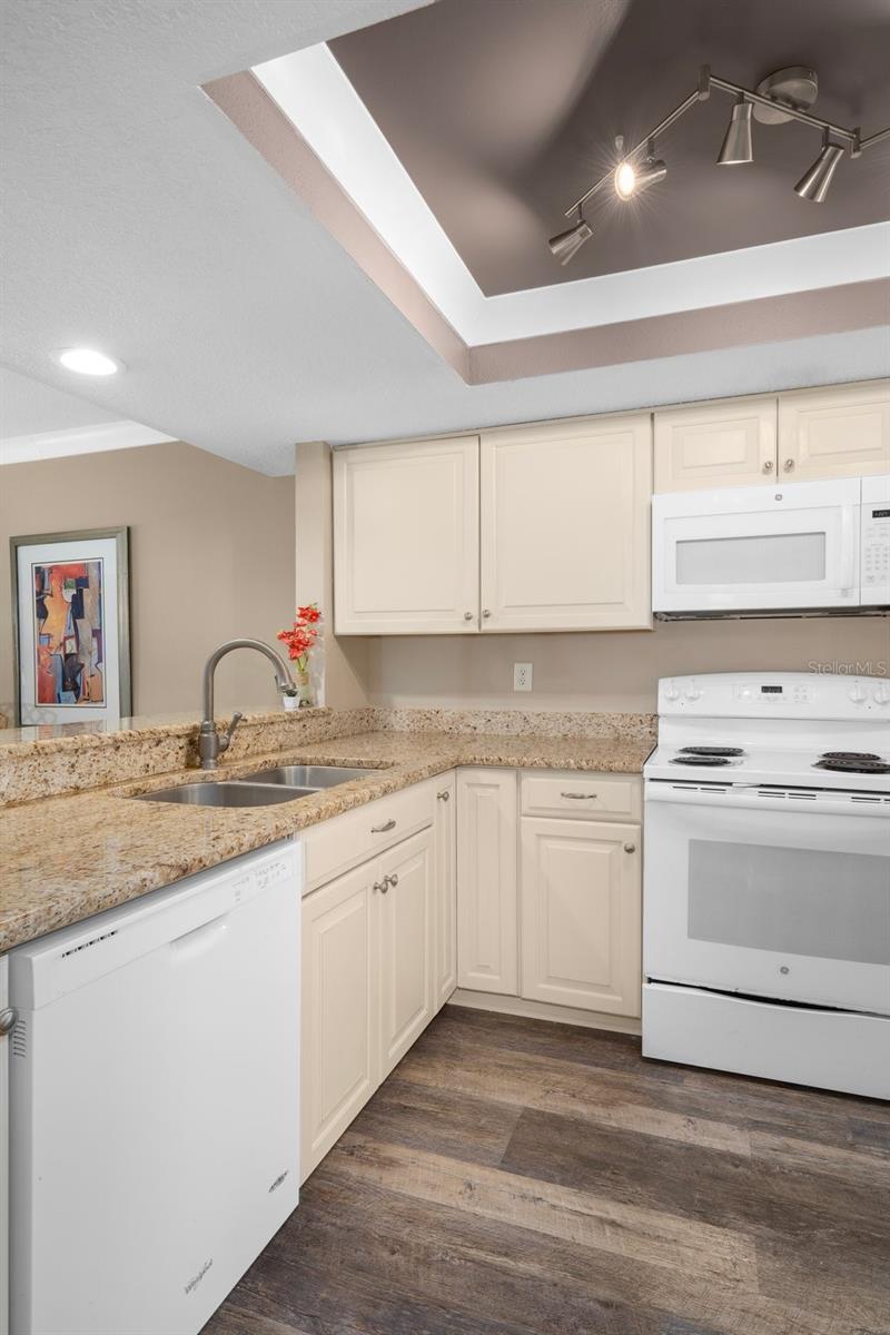 Image 20 of 73 For 4620 Bay Boulevard 1115