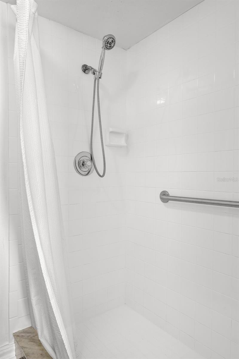 Image 38 of 73 For 4620 Bay Boulevard 1115