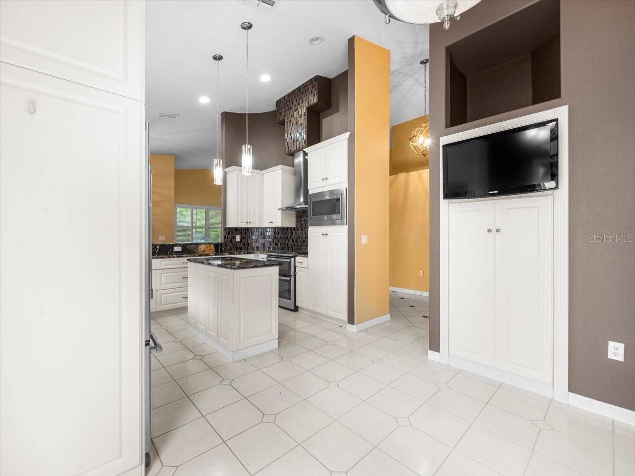 Image 12 of 54 For 10097 Holly Berry Drive
