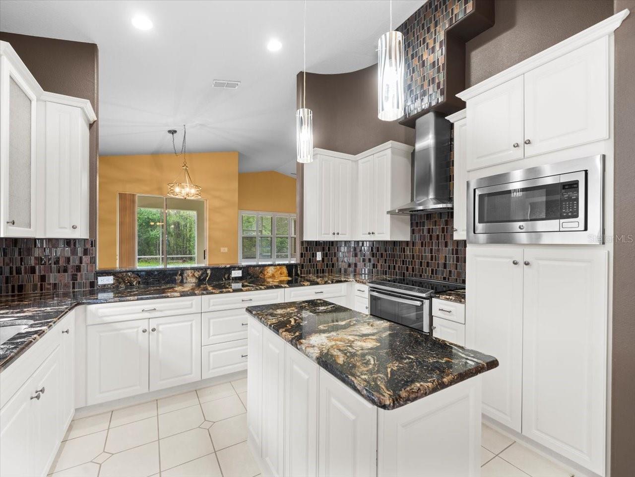 Image 15 of 54 For 10097 Holly Berry Drive