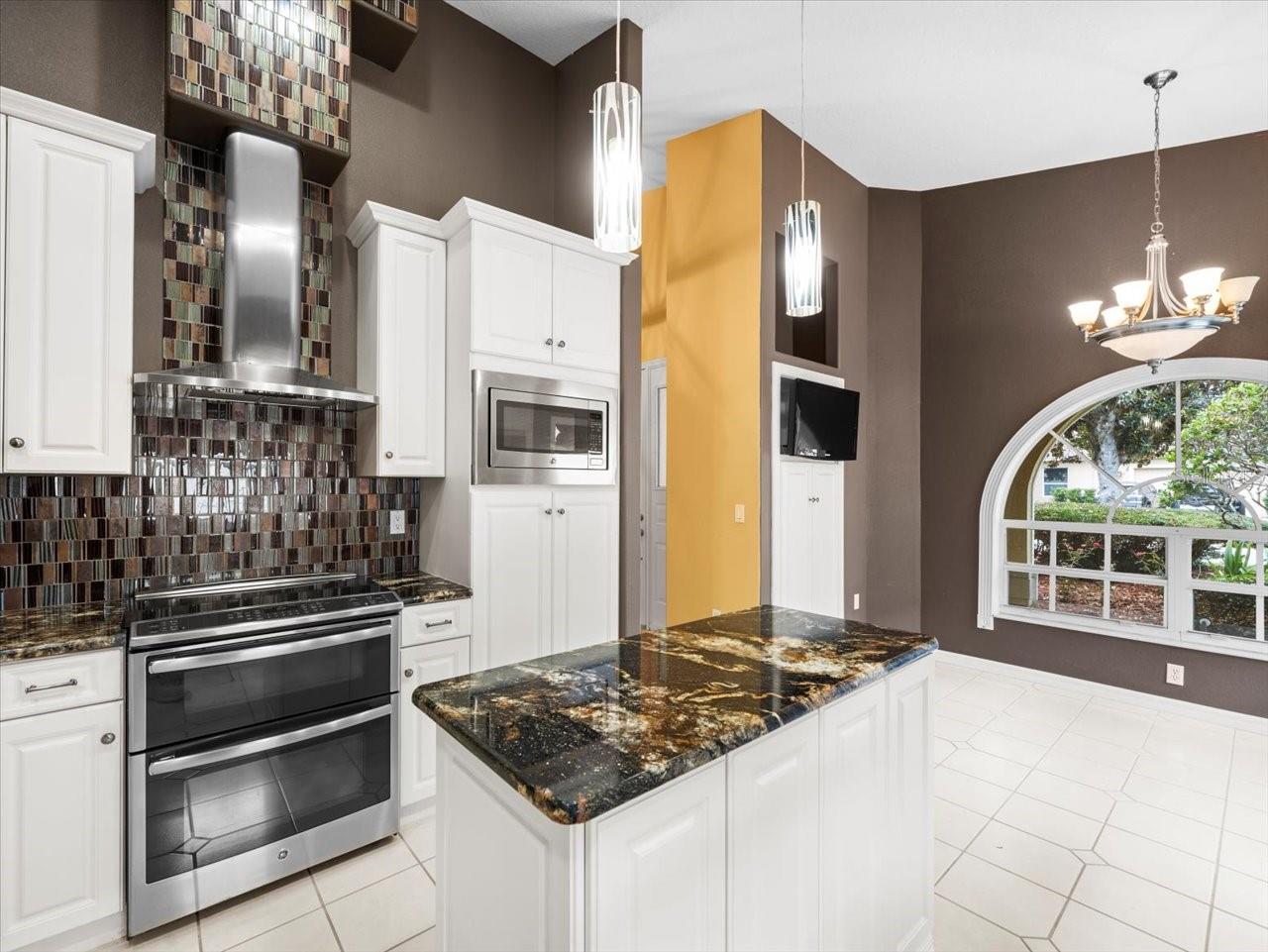 Image 16 of 54 For 10097 Holly Berry Drive