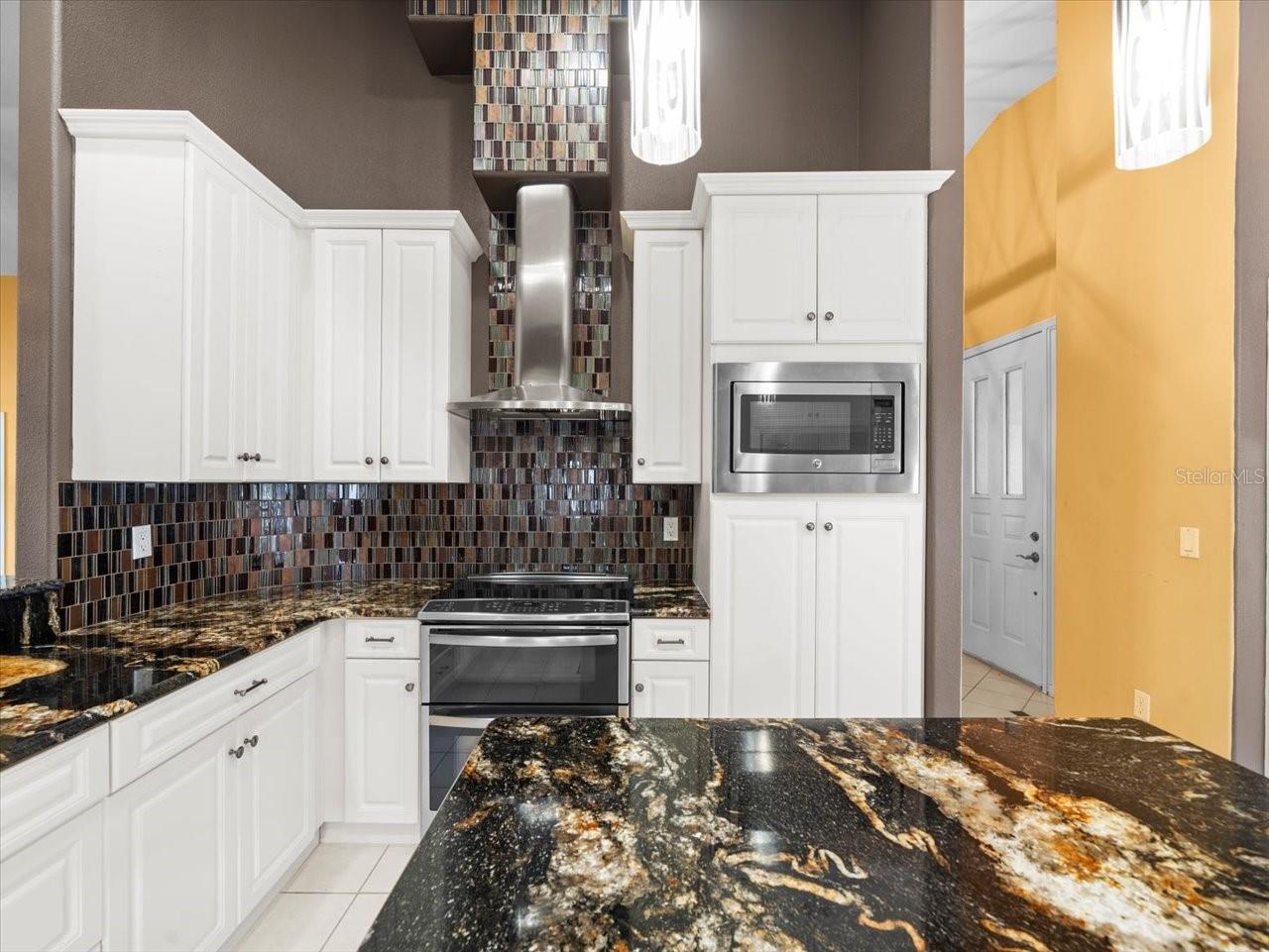 Image 19 of 54 For 10097 Holly Berry Drive