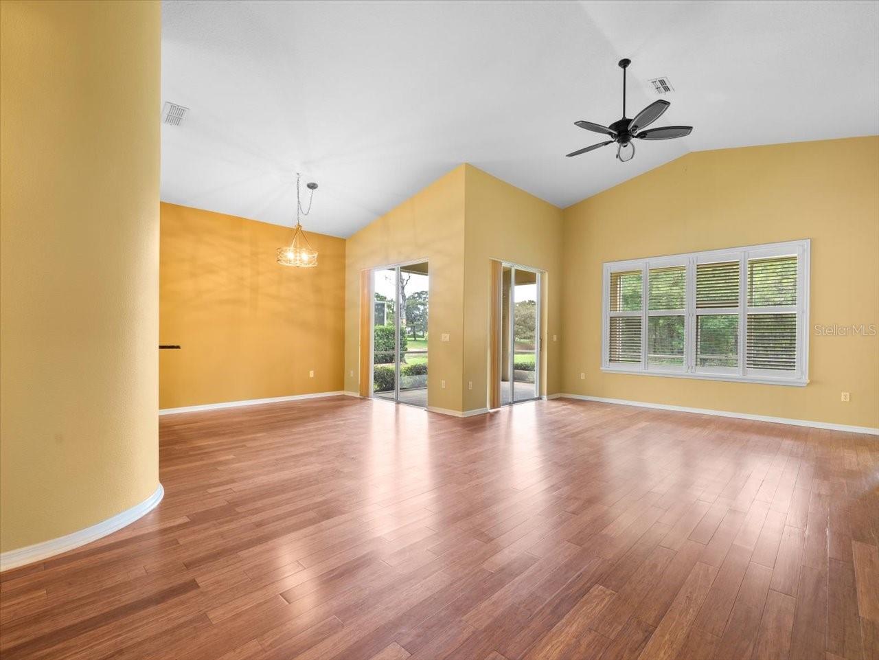 Image 21 of 54 For 10097 Holly Berry Drive