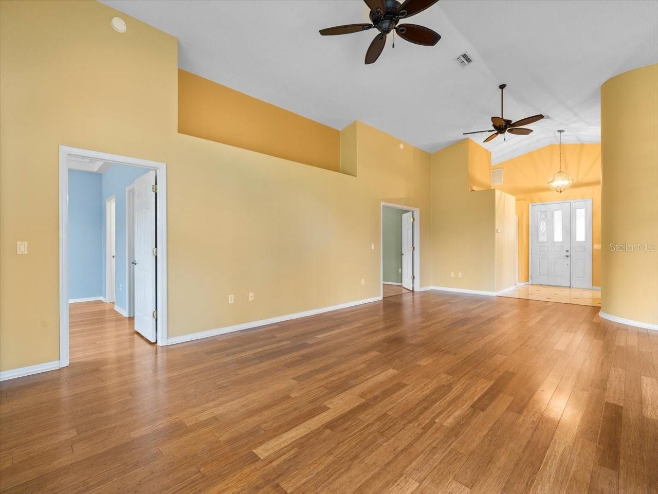 Image 23 of 54 For 10097 Holly Berry Drive
