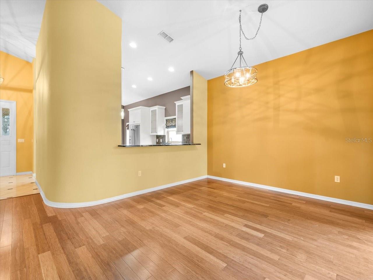 Image 7 of 54 For 10097 Holly Berry Drive