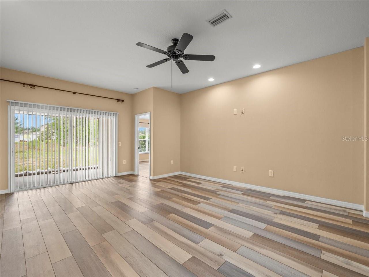 Image 22 of 35 For 13049 Moonstone Way