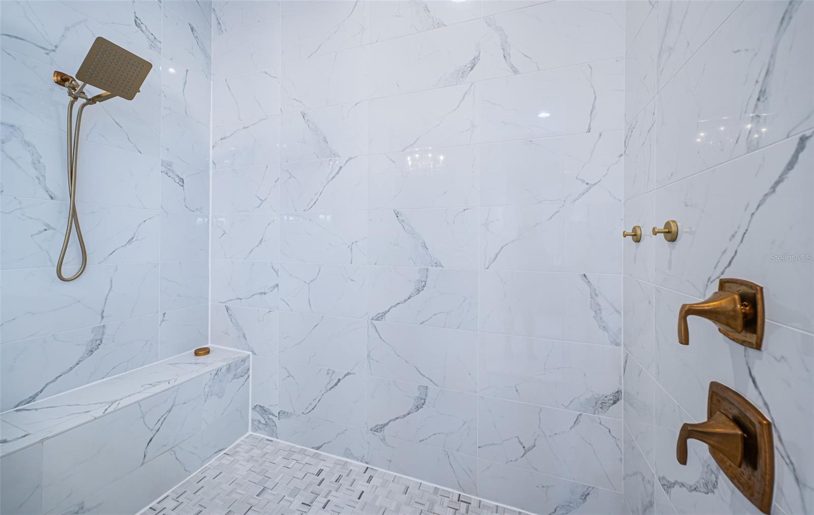 Listing photo id 17 for 4197 Glade Wood Loop