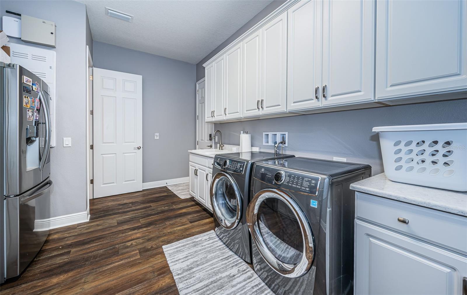 Listing photo id 47 for 4197 Glade Wood Loop