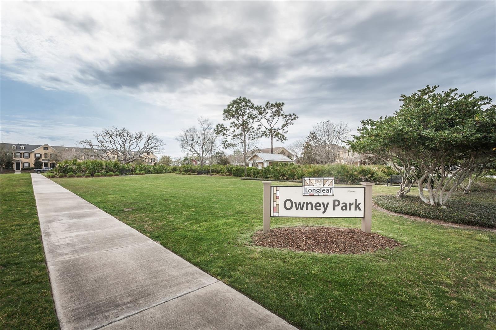 Listing photo id 76 for 4197 Glade Wood Loop