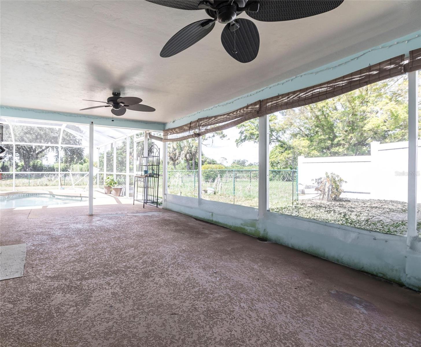 Image 23 of 29 For 22348 Olean Boulevard